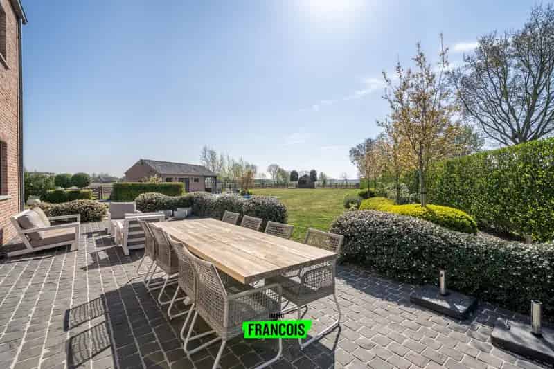 Exclusieve villa met 4 slaapkamers en zwembad op landelijke ligging