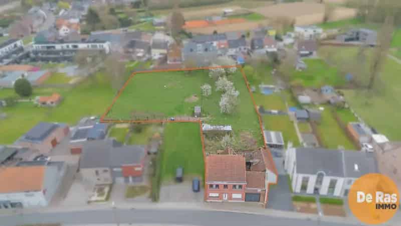 HAALTERT-  Renovatieproject met veel potentieel op 43a 84ca!
