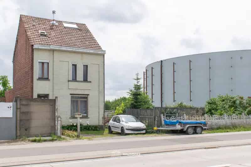Driegevelwoning op 6 are 40, met mooie tuin en parking ...