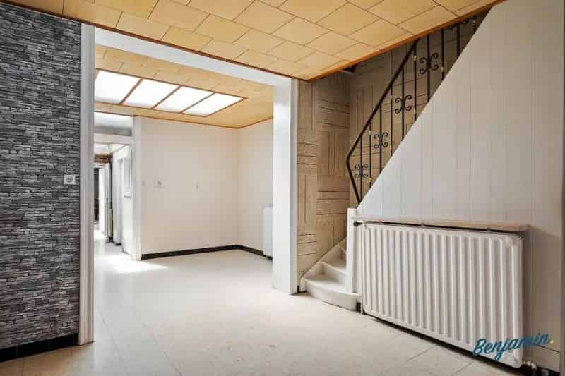Lichtrijke rijwoning met twee slaapkamers, koertje en ruime zolder te Menen