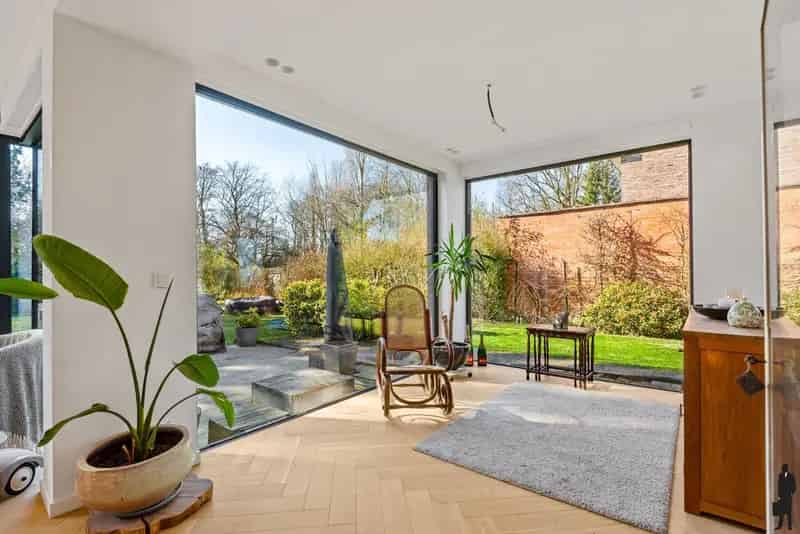 (Deels) gerenoveerde woning met ZW parktuin (ca. 1968m²)