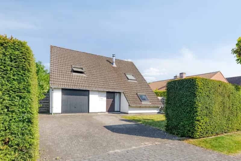 Gezinswoning met 3 slaapkamers, tuin en garage in Ternat