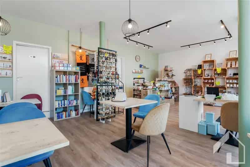 Polyvalente woning in het centrum van Broechem met mogelijkheid tot uitbating van een handelszaak (of vrij beroep)