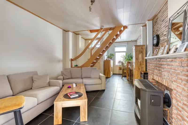 Instapklare starterswoning of investering in hartje Lokeren