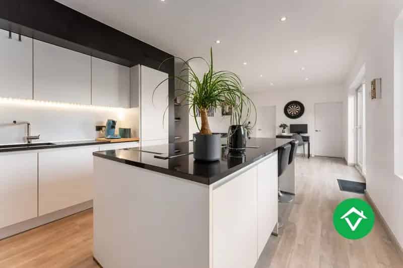 Instapklare, energiezuinige woning met privatieve tuin en garage te Pervijze