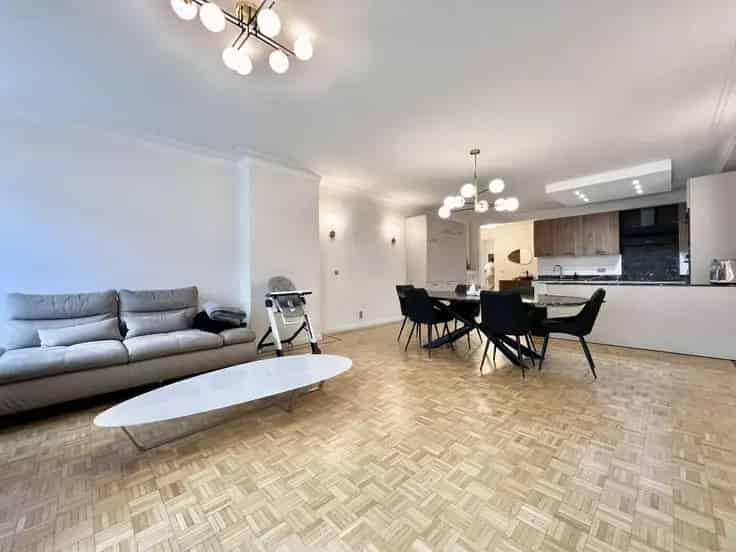 Gerenoveerd 3 Slaapkamer Appartement Nabij Centraal Station