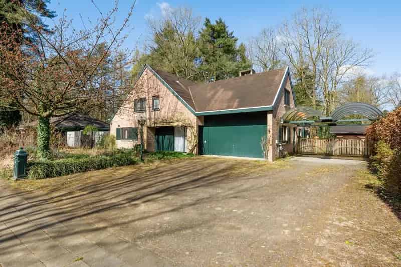 Ruime woning met zwembad op toplocatie te Brasschaat