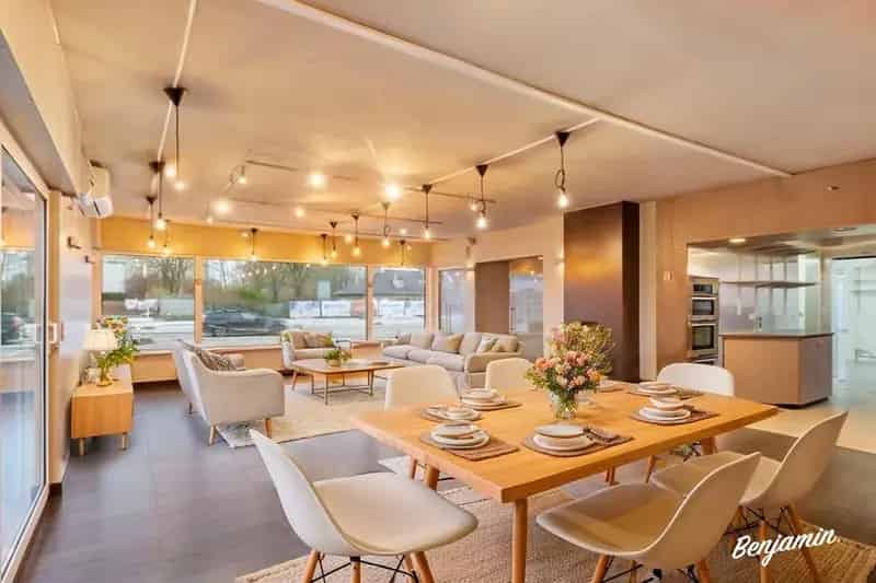 Villa met handelsruimte op ideale ligging in Moorsele/Dadizele