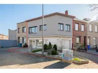 Huis te Koop Wilrijk 4 slaapkamers 2 badkamers Garage Oprit