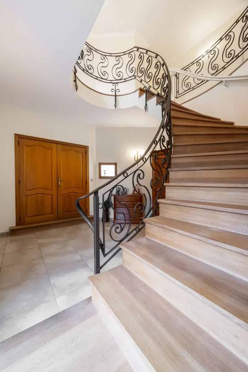 Ruime villa in Franse stijl op rustige locatie