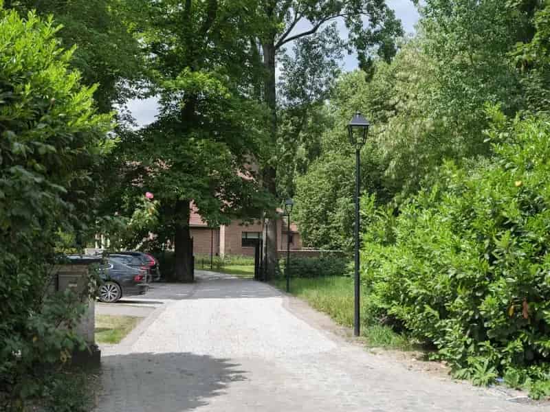 Vrijstaande villa (te renoveren) op slechts 50 meter van de Leie