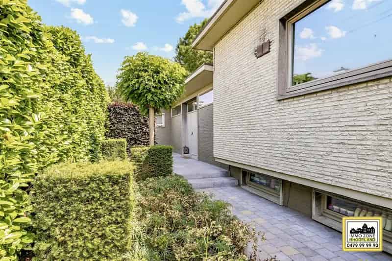 Unieke architecturale open woning in u-vorm met mooie tuin