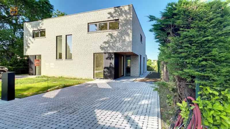 Huis te huur: Luxe woning met 3 slaapkamers en tuin
