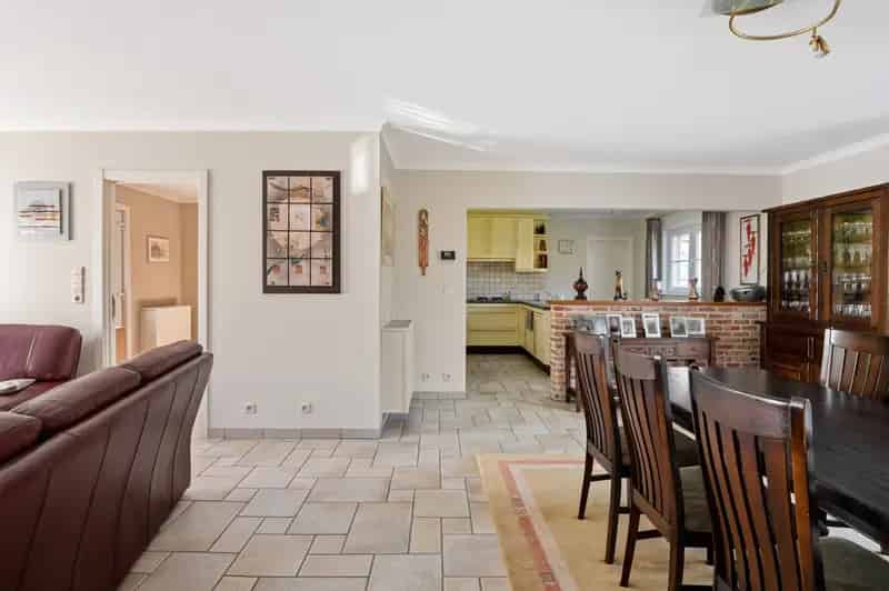 Aangename villa met heerlijke veranda in doodlopende straat