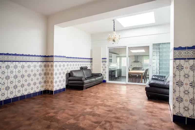 Ruime woning met 3 slaapkamers en een grote tuin, gelegen in een bruisende buurt 8448340