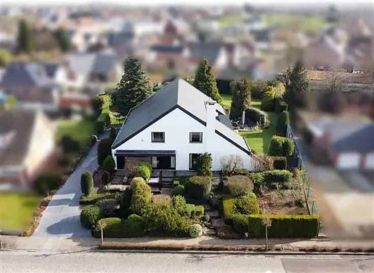 Villa Te Koop met Praktijkruimte