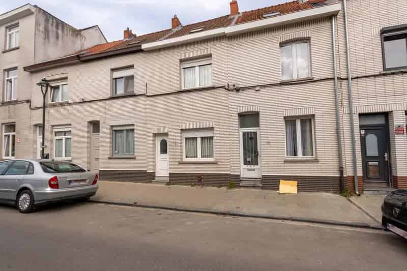 Huis te Huur 3 Slaapkamers Nabij Scholen en Winkels