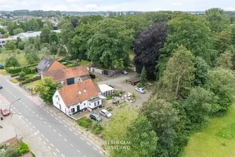Een hemels oord, café De Linde aan de prachtige Stoepekapel