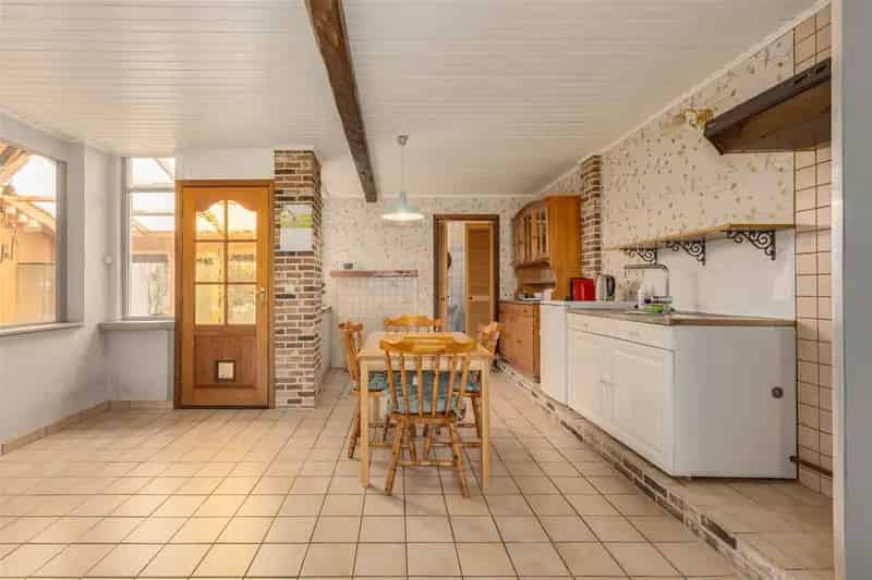 Ruim te renoveren huis met tuin en garage