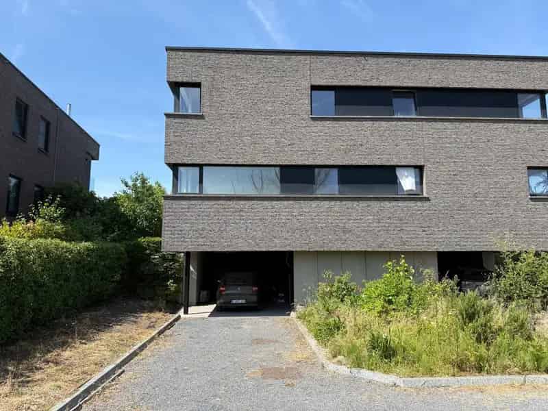 Nieuwbouwwoning in rustige straat met subliem zicht