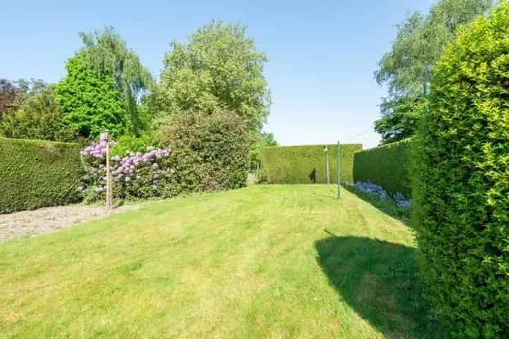 Huis Te Koop: Ruime Halfopen Bebouwing 802m²