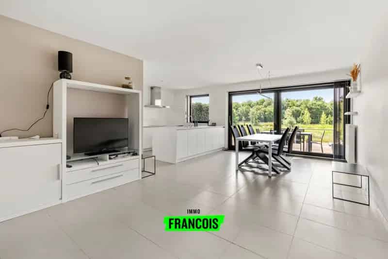 Modern appartement in jonge residentie op idyllische locatie te Bredene.