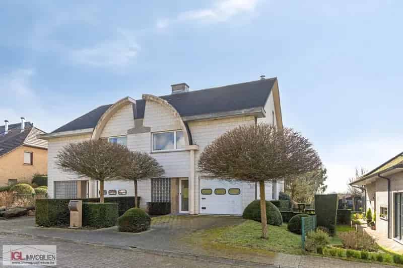 Prachtige driegevelvilla met 4 ruime slaapkamers te koop in Dilbeek