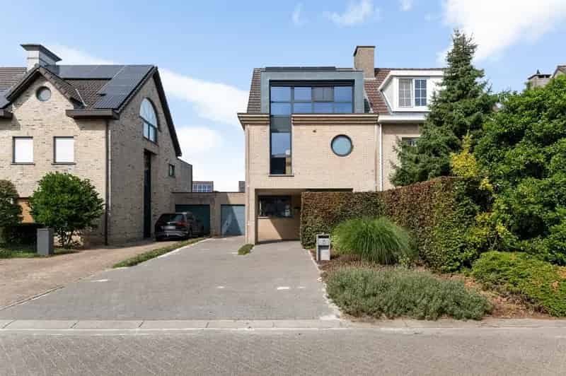 Instapklare gezinswoning met tuin en garage