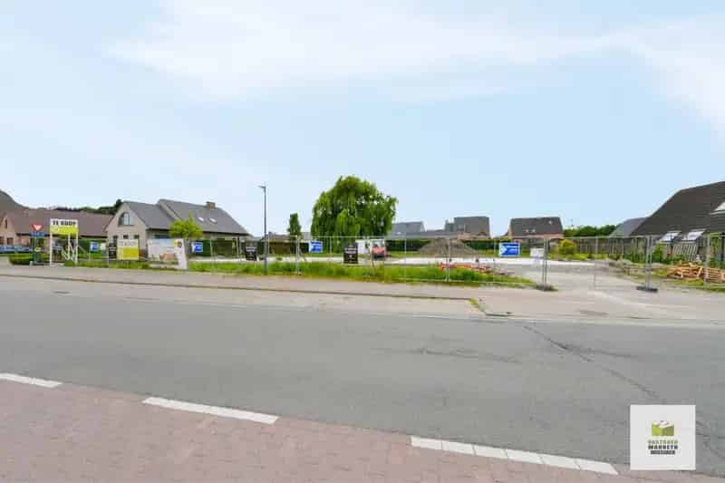 Tijdloze halfopen nieuwbouwwoning met 3 slaapkamers + gelijkvloerse slaapkamer op 461 m2
