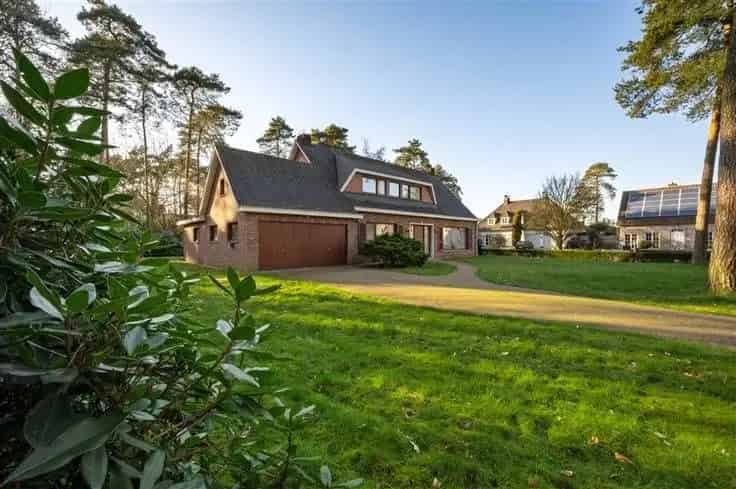 Ruime 4 Slaapkamer Villa te Koop in Groene Omgeving