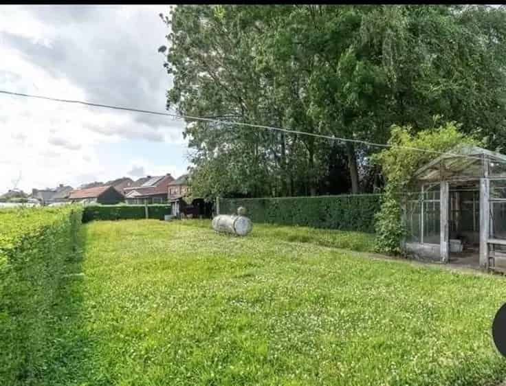 Huis Te Koop Centrum: Te renoveren woning met grote tuin