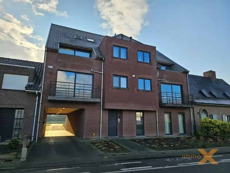 Ruim gelijkvloers appartement te huur met garage en tuintje