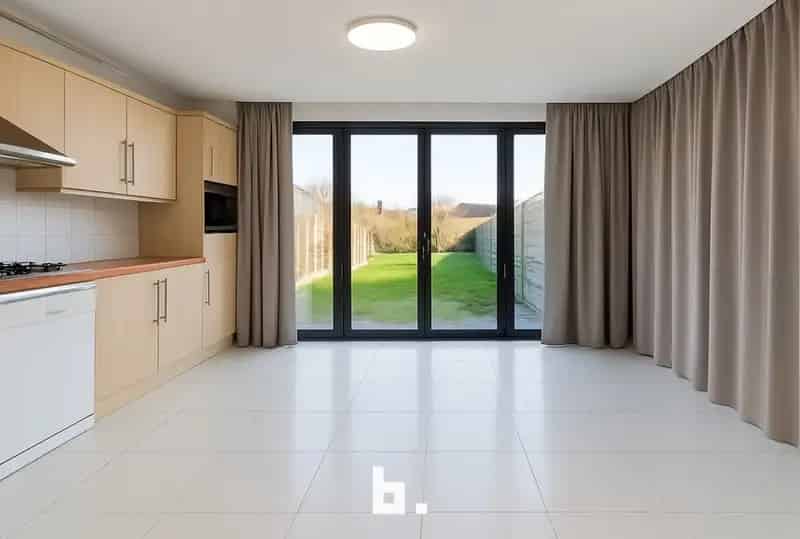 Op te frissen, ruime woning op een rustige locatie!