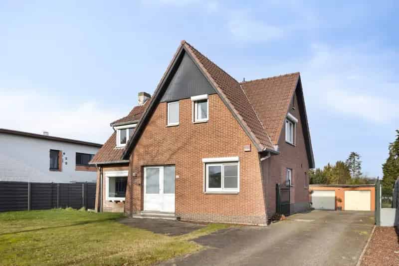 Ruim en stijlvol familiehuis, 4 Slaapkamers, grote tuin.