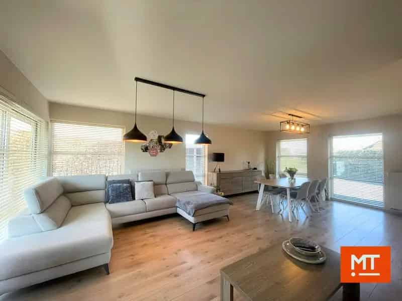 Residentieel gelegen villa met 3 slaapkamers, Zuidgerichte tuin en carport in Passendale