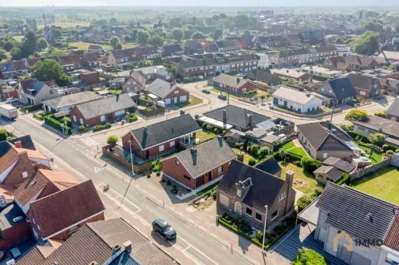 🏡 Te koop: Gelijkvloerse villa in Moorslede met 3 slaapkamers, tuin en garage