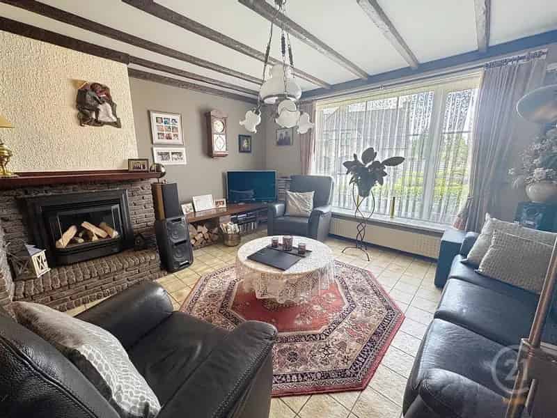 Huis te koop Leffinge: Ruime woning met tuin en garage