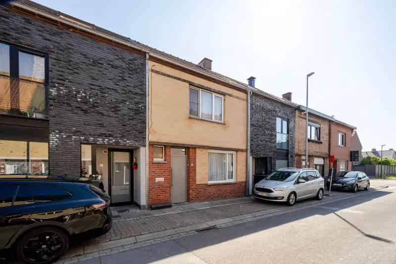 Woning met tuin en doorgang achteraan