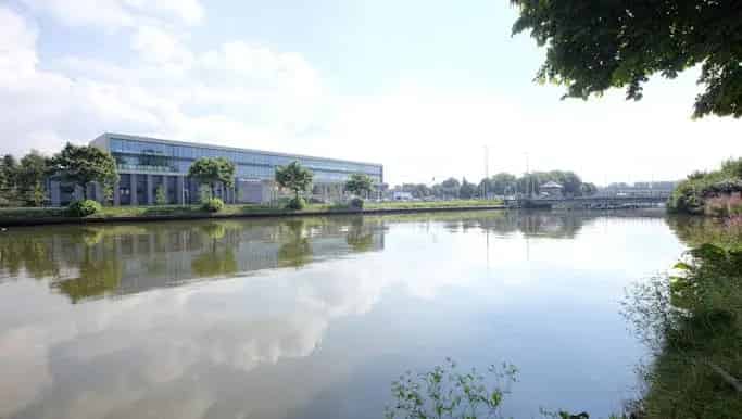 Kantoor te huur in Baron Ruzettelaan 7, Assebroek - Dewaele