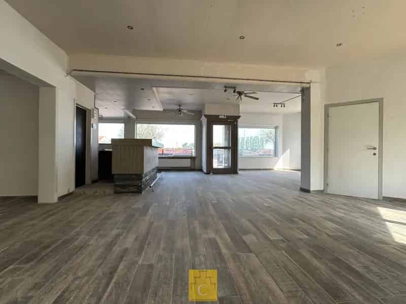 Handelspand met woonst op toplocatie te Loppem