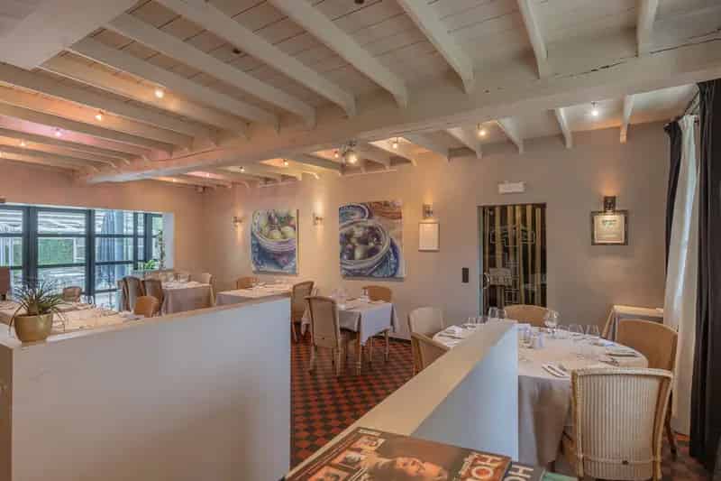 Restaurant met ruime private parking!