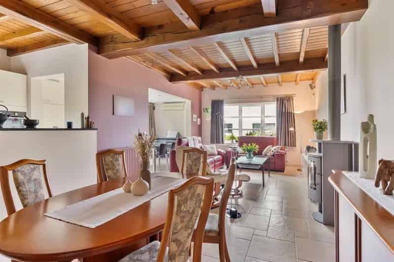 Ruime 3 gevel met 4 slaapkamers