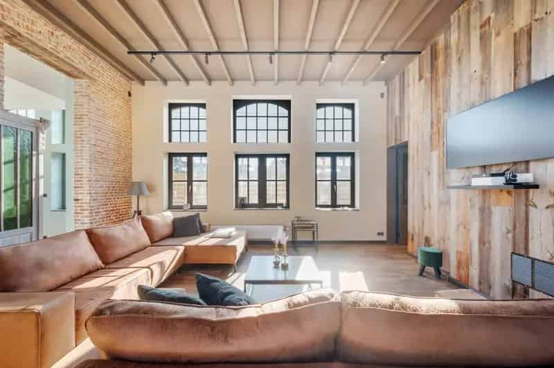 INSTAPKLARE WONING MET 6 SLPKS, 2 BADKAMERS, TUIN EN PARKING