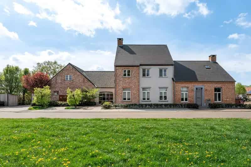 Landelijk gelegen hoevevilla met paardenstallen te Retie