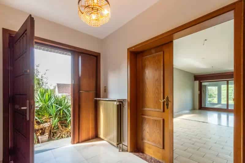 4-GEVEL WONING MET 4 SLAAPKAMERS + 2 BADKAMERS !