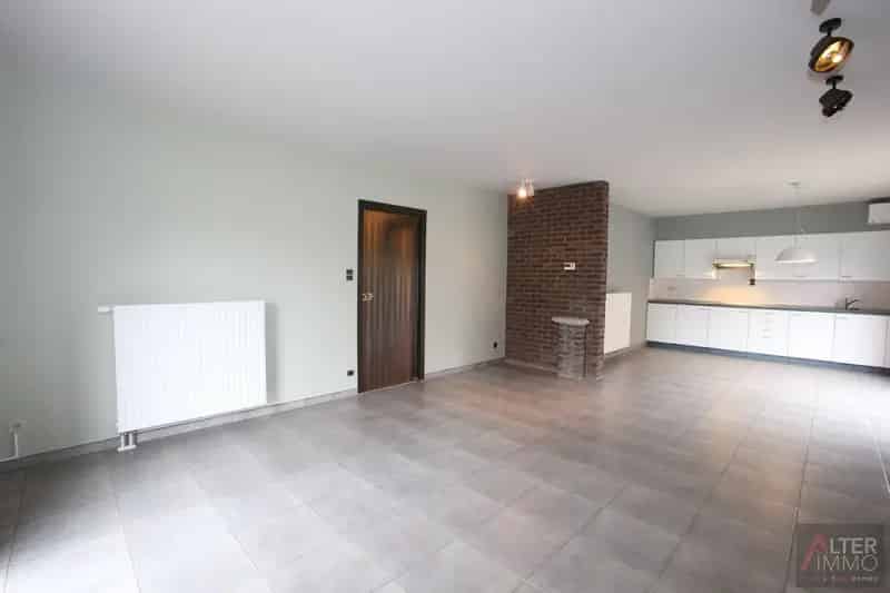 Ruime woning (205m2 NBO)  met 3 slaapkamers op een perceel van 24a 50ca! De woning is ingericht als "kangoeroewoning".