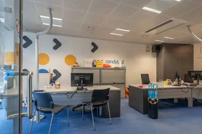 Centraal gelegen kantoorruimte op ideale locatie te Mol.