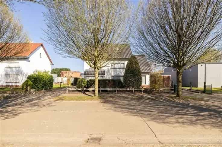 Te renoveren 4 slpk woning op 8 are in Herentals