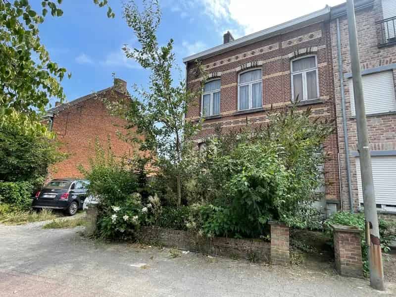 Herenwoning te Kessel te renoveren met bouwgrond