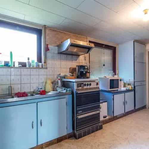 Landelijk te renoveren woning met atelier op een mooi perceel van 1664 m²